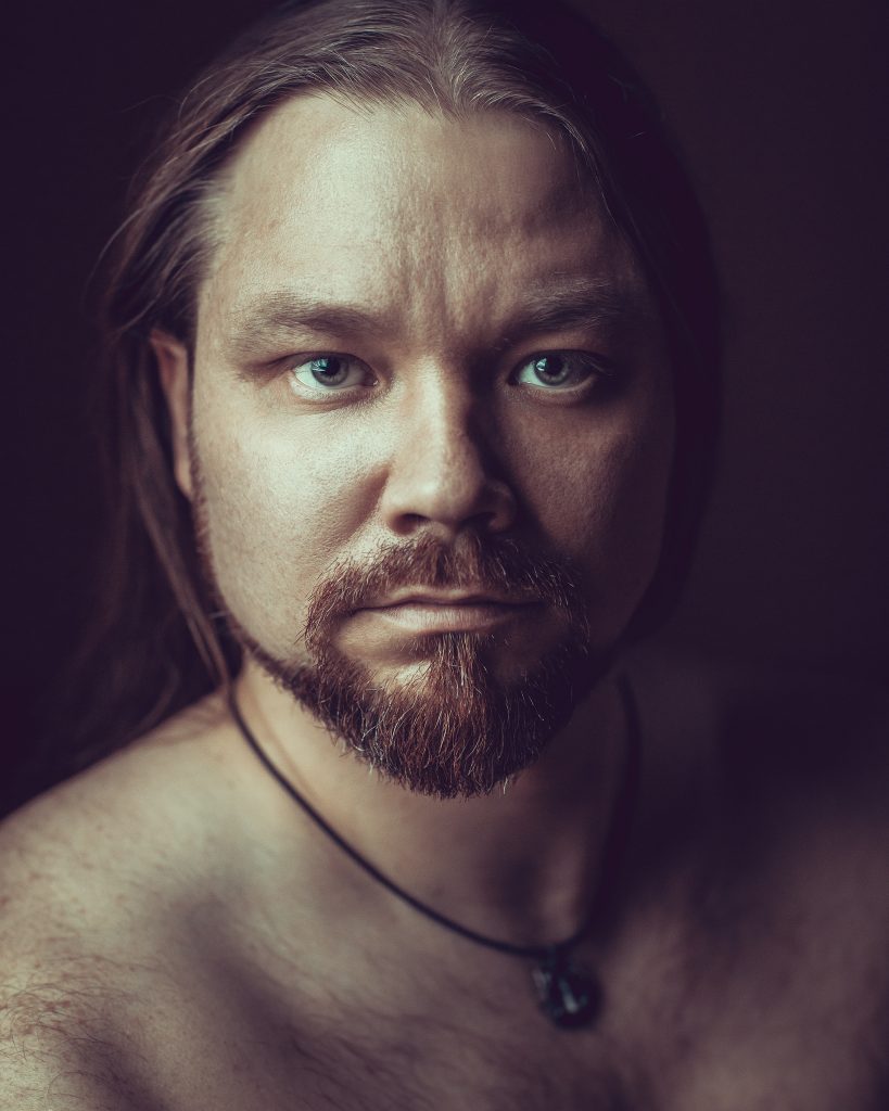 portrait man window light piamariaarenius