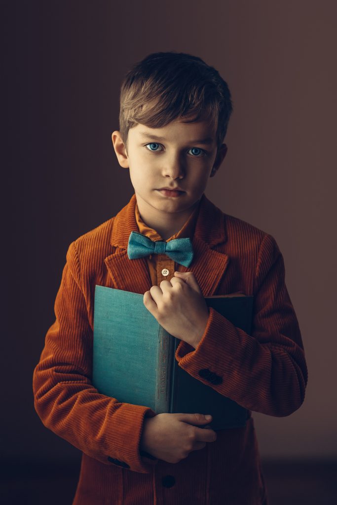 boy blue book portrait window light piamariaarenius