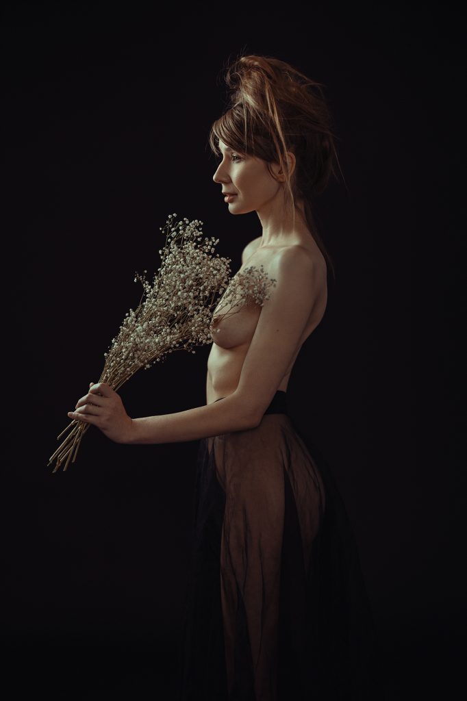 Laura with Flowers piamariaarenius